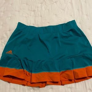 Adddas tennis skirt L